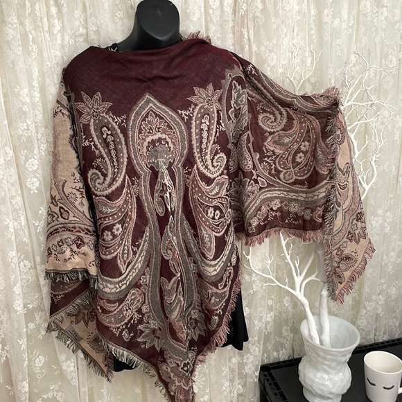 Stunning Shawl, Wrap, Scarf, Paisley - Picture 2 of 7